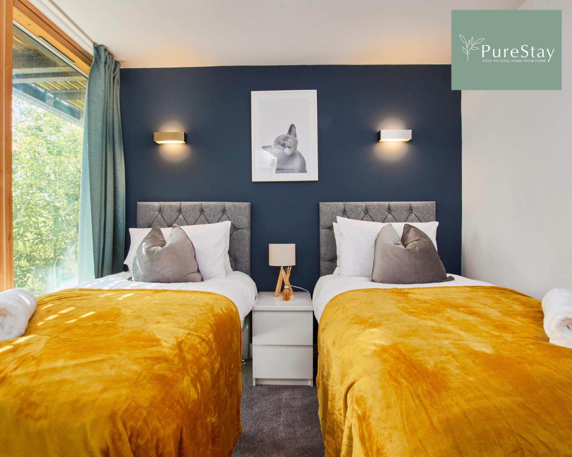 Beautiful Four Bed House By Purestay Short Lets & Serviced Accommodation Coventry With Parking Exterior foto